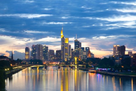 Stadt Skyline bei Abenddämmerung, Frankfurt am Main