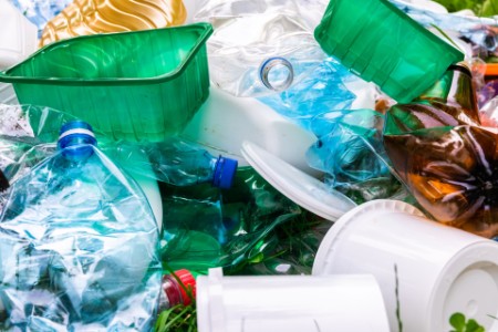 Plastikmüll in Recycling Prozess