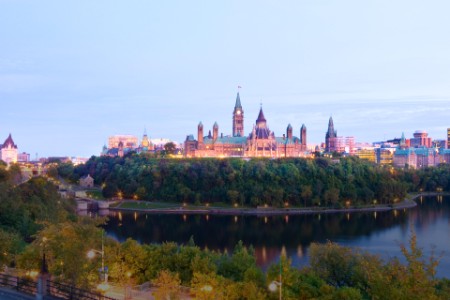 EY – Colline parlementaire de nuit, Ottawa, Canada