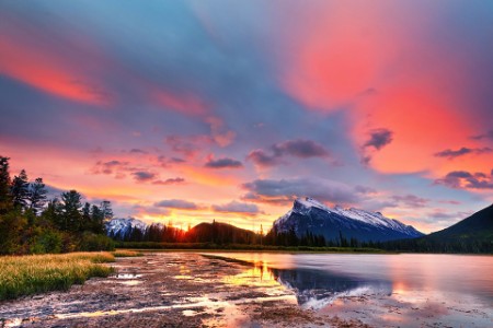 
            EY – Coucher de soleil sur le parc national de Banff
        