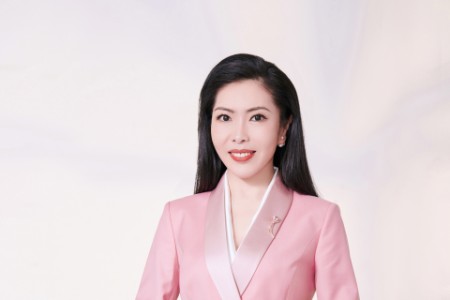 Photographic portrait of Judy Li