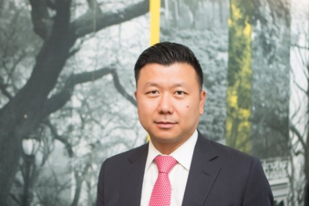 Photographic portrait of Jun Li 