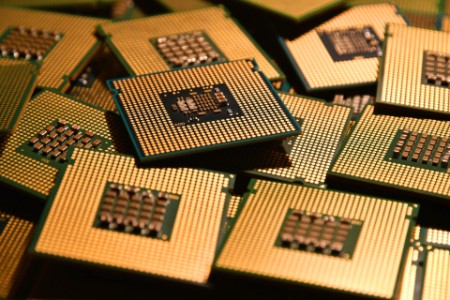 foto detalhada de uma pilha de microchips