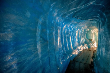 túnel de gelo congelado