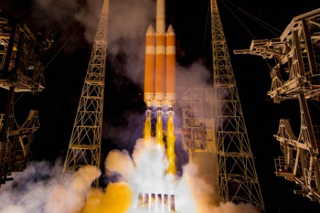 Delta IV Heavy rocket launches Solar Probe