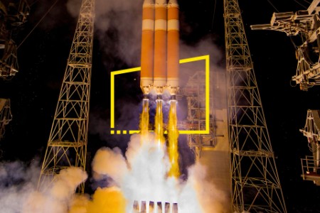             Delta IV heavy rocket launches solar probe        