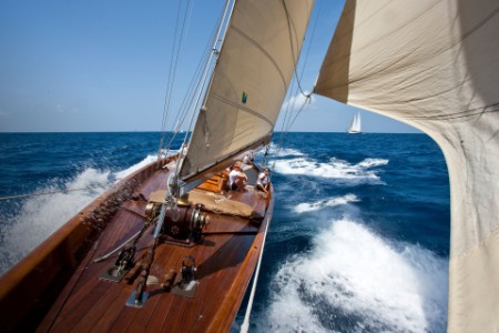Racing onboard classic yacht