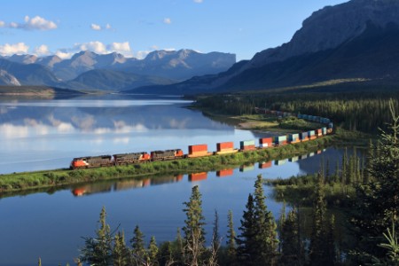 Intermodal train curving by Brule Lake