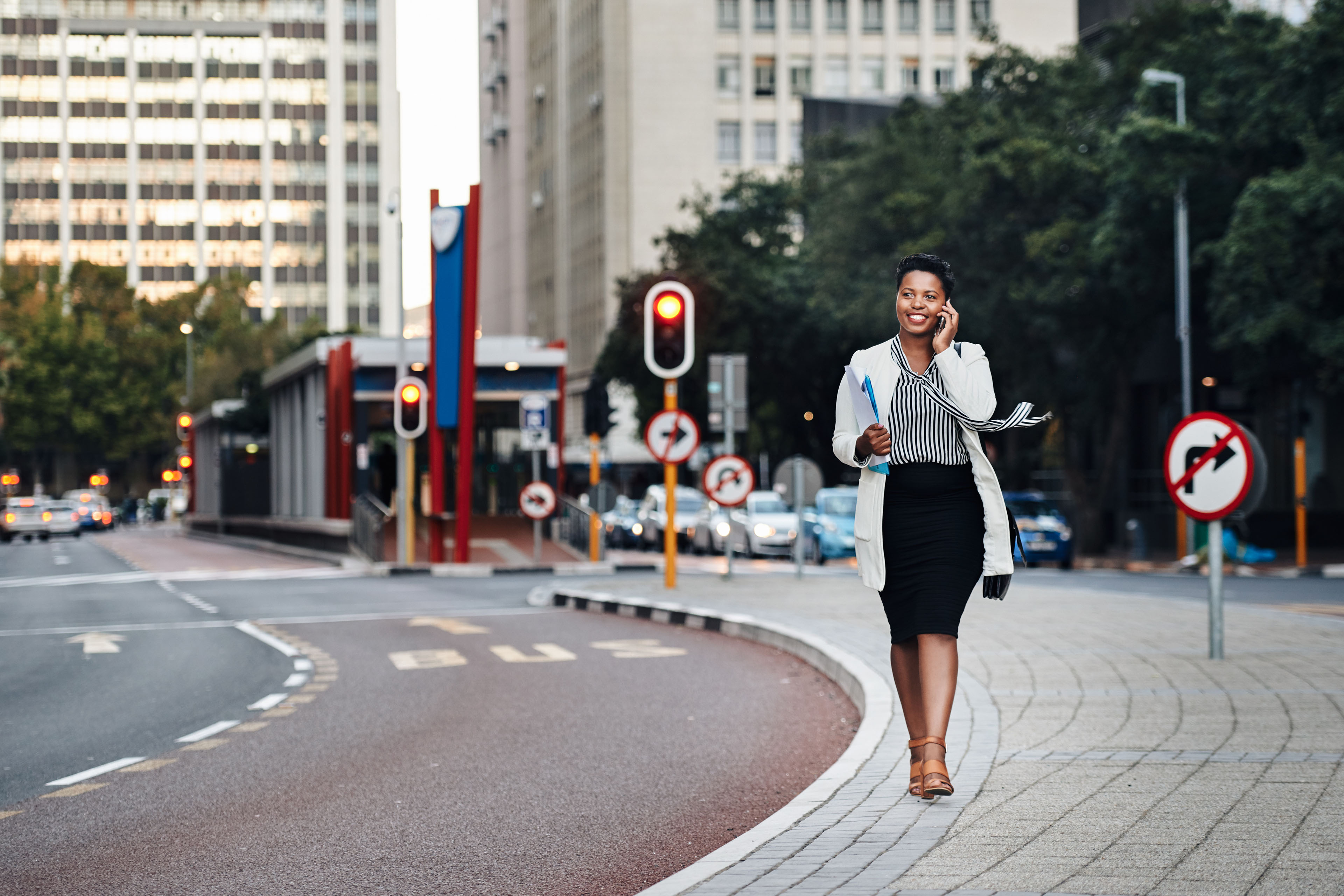 businesswoman using a mobile phone in the city