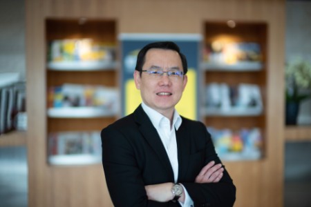 Photographic portrait of Chee Wai Lim