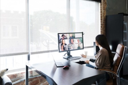 EY - Woman meets with colleagues virtually