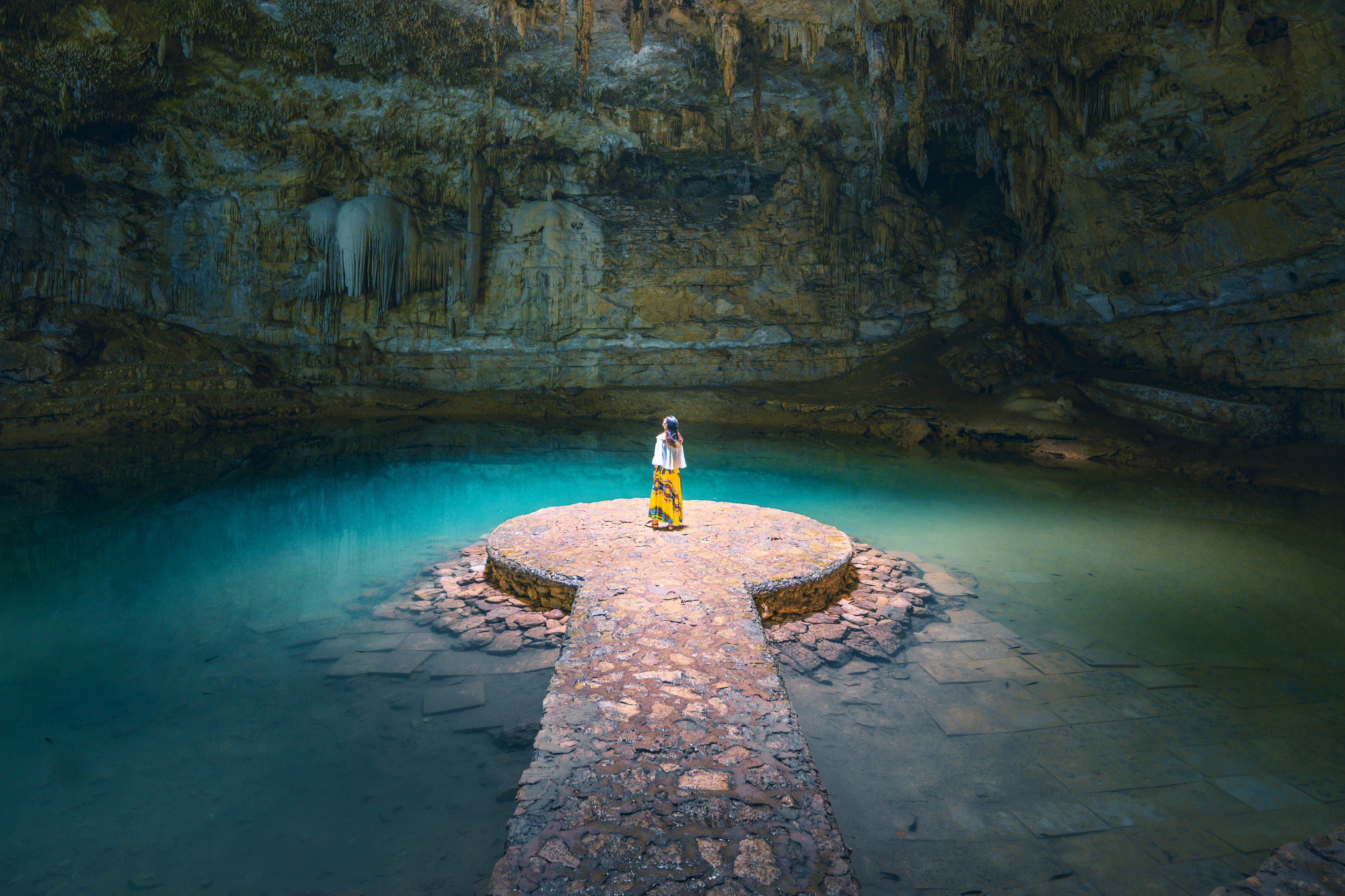 Woman-standing-alone-in-a-cenote