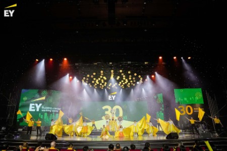  EY Vietnam 30th Anniversary Celebration Grand Ceremony: A journey of pride 