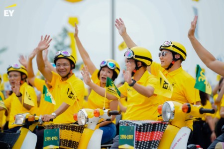 Grand parade celebrates EY Vietnam 30th Anniversary