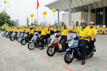 Grand parade celebrates EY Vietnam 30th Anniversary