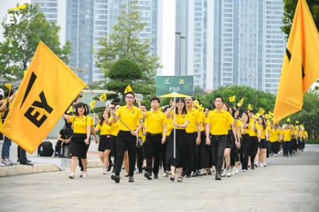 Grand parade celebrates EY Vietnam 30th Anniversary