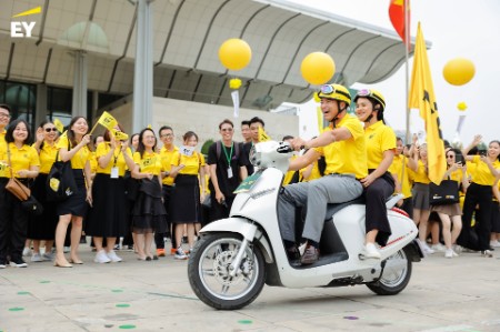 Grand parade celebrates EY Vietnam 30th Anniversary