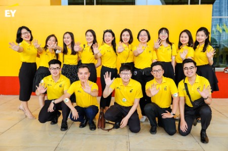 Grand parade celebrates EY Vietnam 30th Anniversary