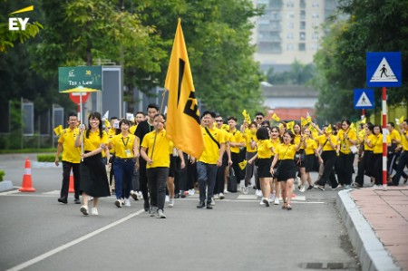 Grand parade celebrates EY Vietnam 30th Anniversary