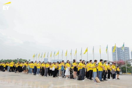 Grand parade celebrates EY Vietnam 30th Anniversary