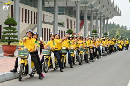 Grand parade celebrates EY Vietnam 30th Anniversary