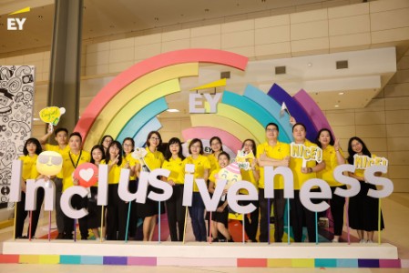 Grand parade celebrates EY Vietnam 30th Anniversary