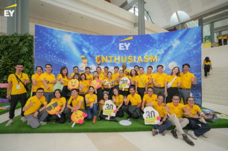 Grand parade celebrates EY Vietnam 30th Anniversary