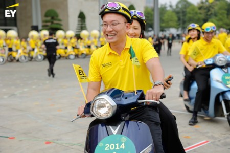 Grand parade celebrates EY Vietnam 30th Anniversary