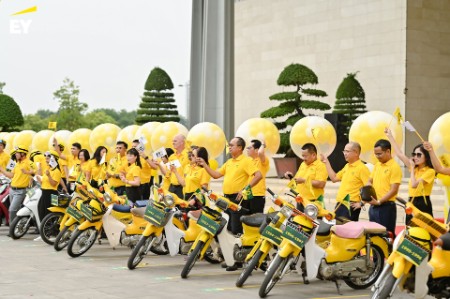 Grand parade celebrates EY Vietnam 30th Anniversary