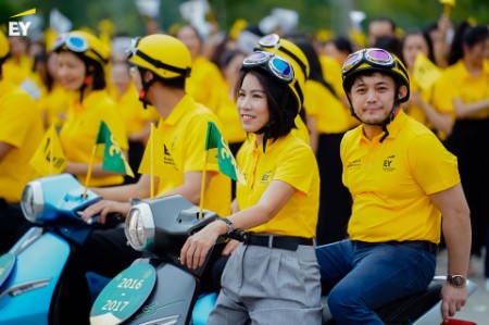 Grand parade celebrates EY Vietnam 30th Anniversary