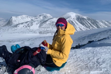 Karoline Sand Haarberg på toppen av fjellet