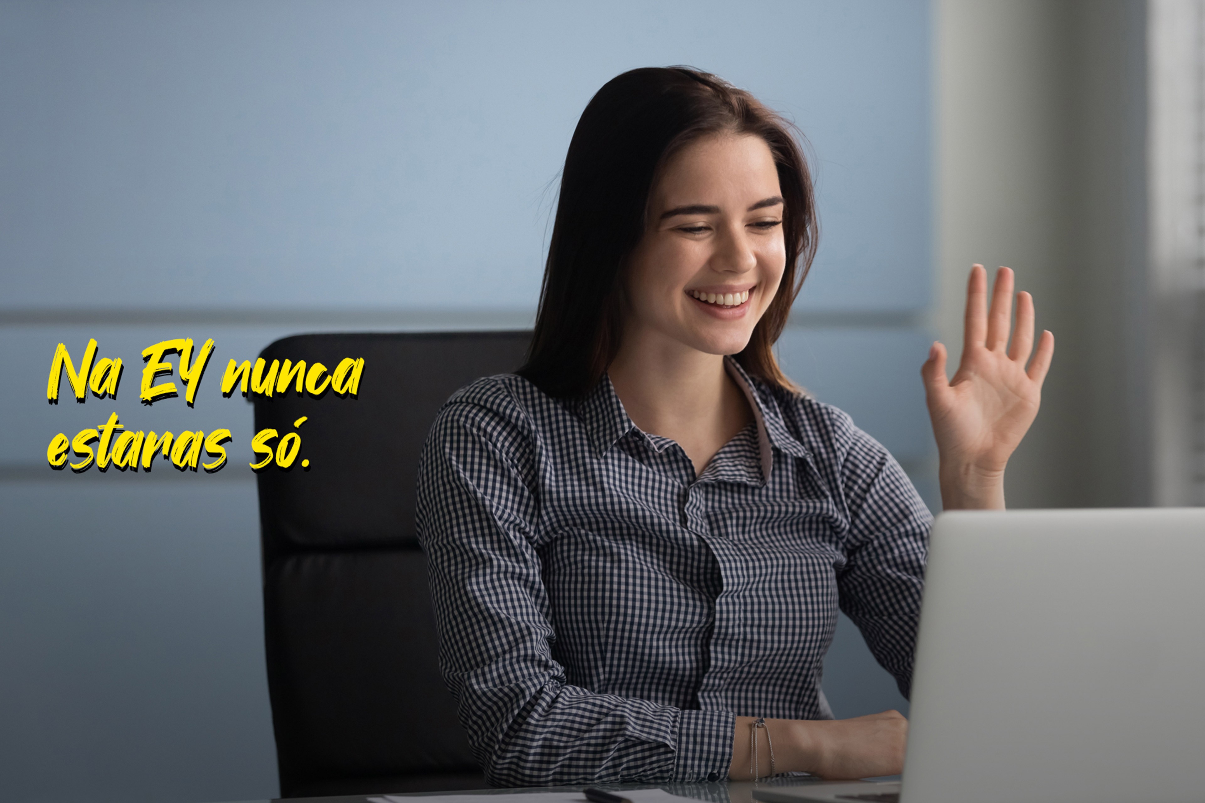 EY lady employee smiling with raised hand