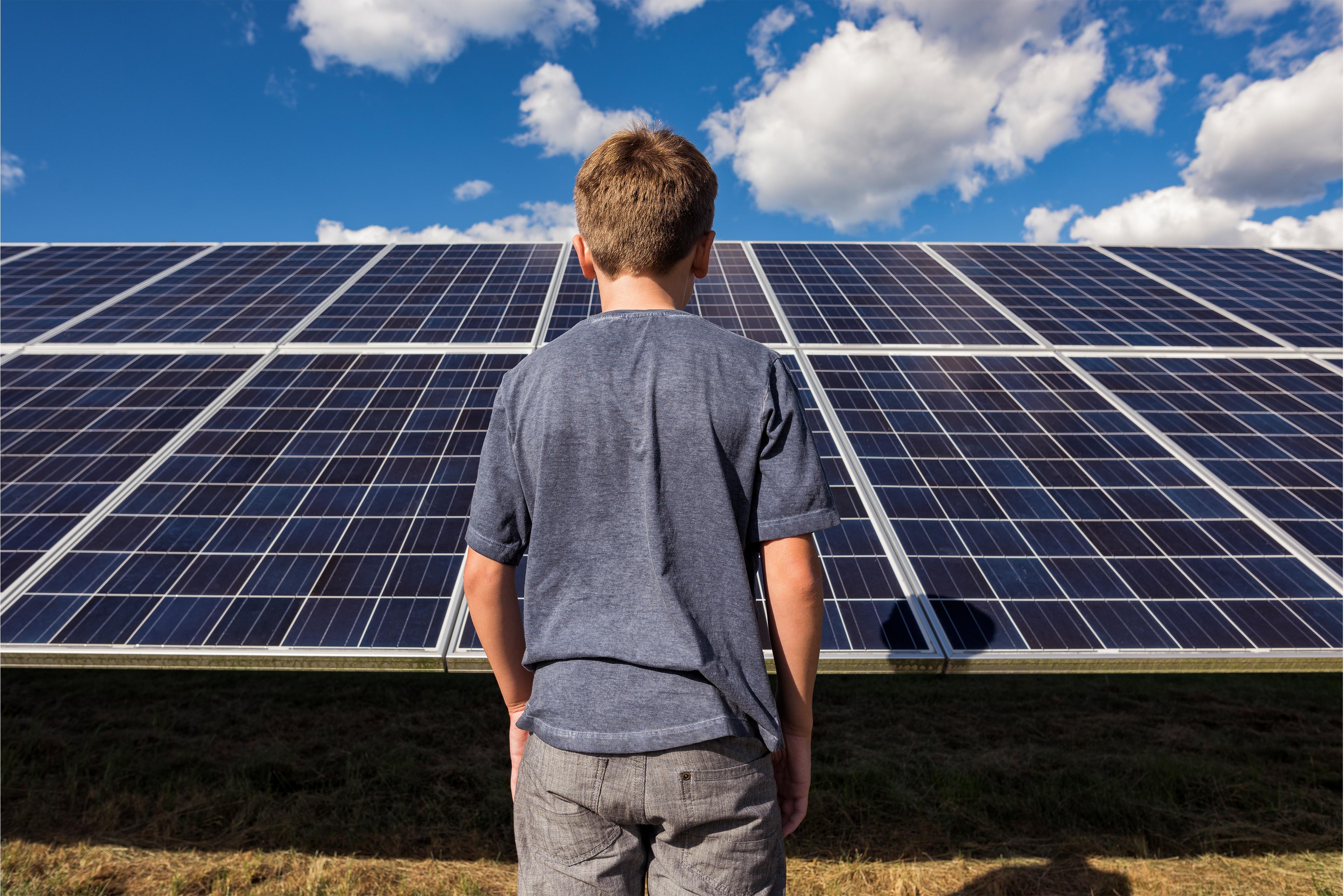 Солнечный управлять. Solar Panels and child. Экотревожность. Solar Shine. Георгий Касаев механизм управления солнечной батареей.