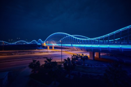 Синий мост ночью, Дубай