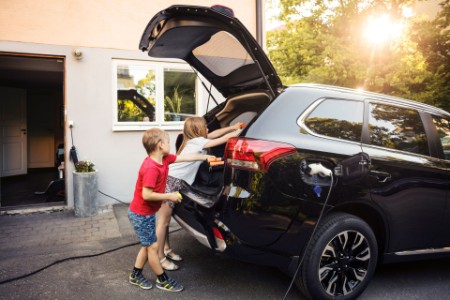 Kids packing up a car