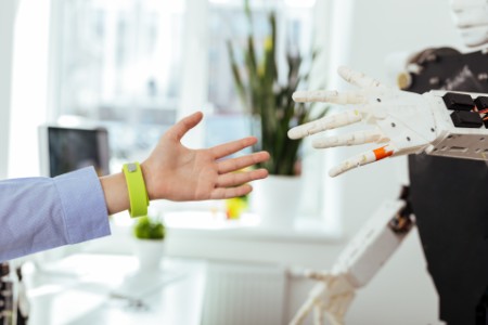 insan eli ve robot eli